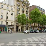 Eiffel Tower Stylish Retreat