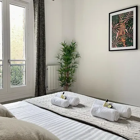 Eiffel Tower Stylish Retreat Appartamento *