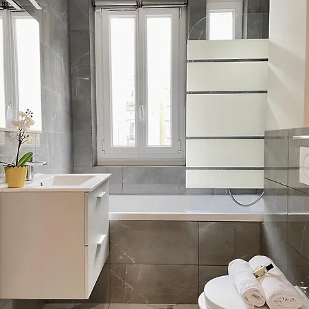 Eiffel Tower Stylish Retreat Appartamento Parigi