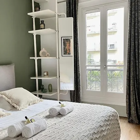 Eiffel Tower Stylish Retreat * Parigi