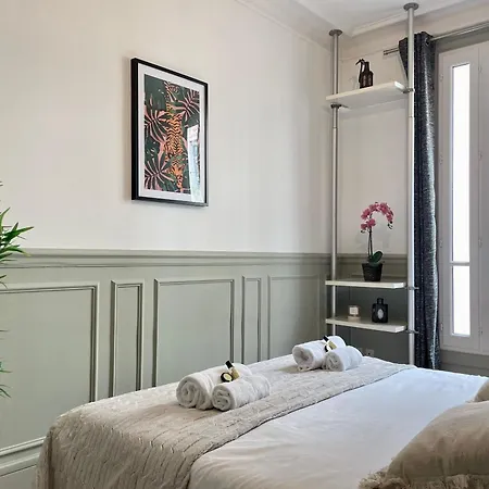 Eiffel Tower Stylish Retreat Appartamento *