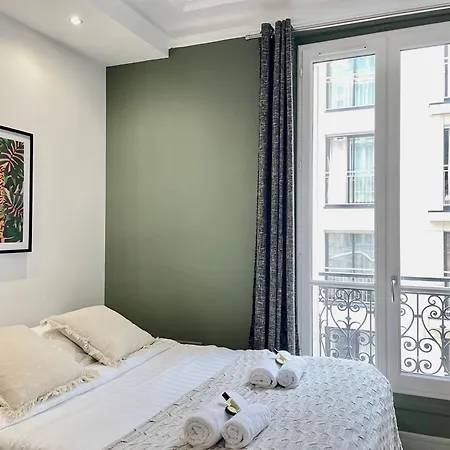 Eiffel Tower Stylish Retreat Parigi