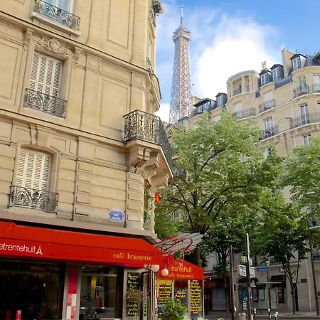 Eiffel Tower Stylish Retreat Appartamento